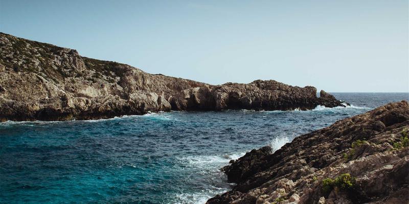 韩溪山户外安全手册:当茶人遇见荒野,如何应对突发天气、迷路与野生动物